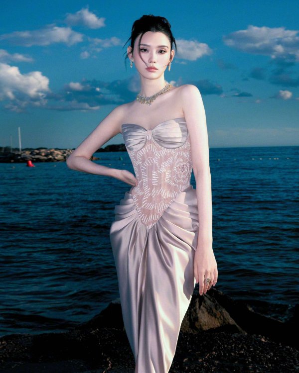 十大证券公司 奚梦瑶离婚后商演60万起步，拒签豪门活成大女主！向太后悔了？